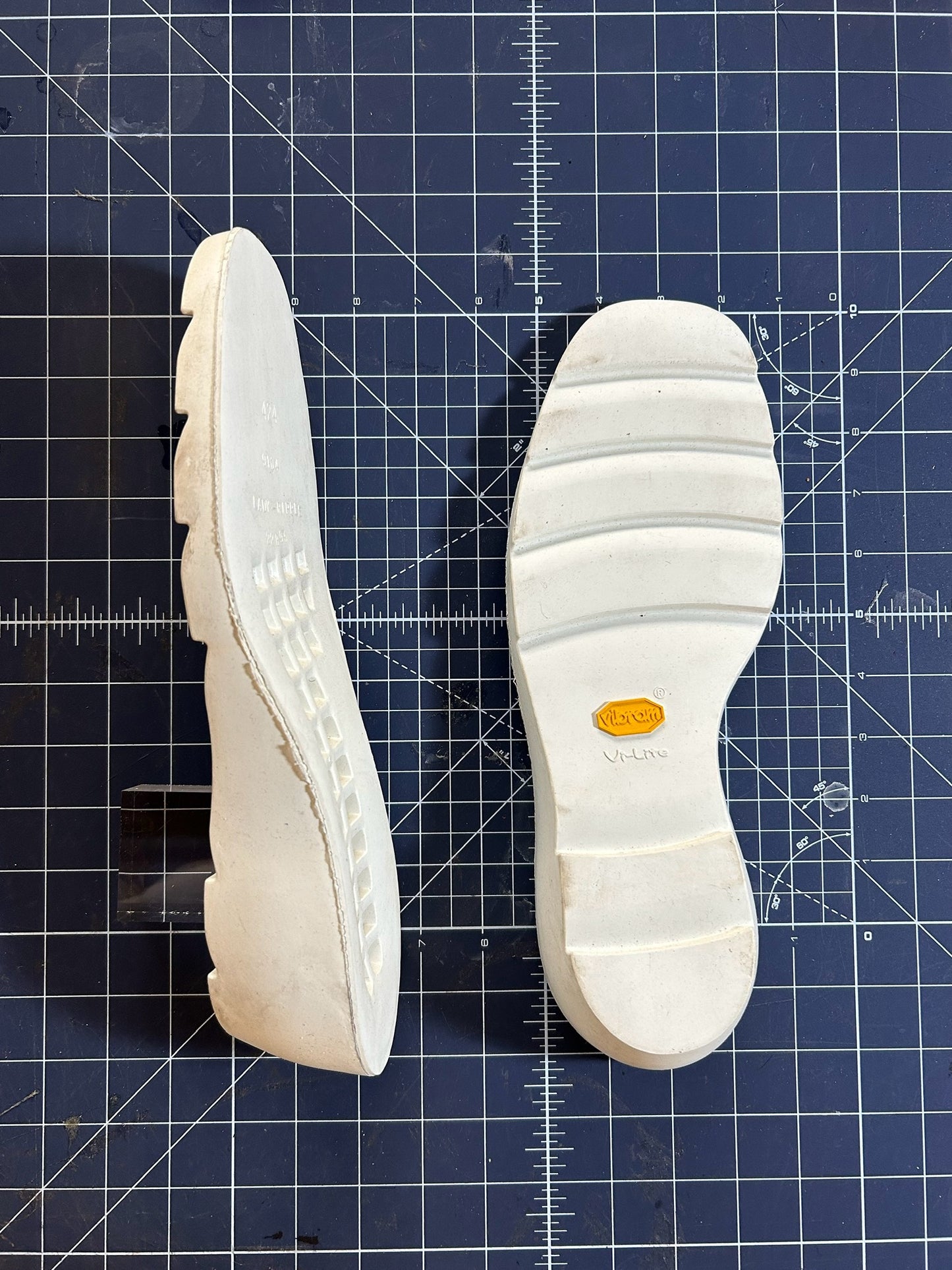 Vibram - Lady Ripple (white) Size 9-9.5 Men's